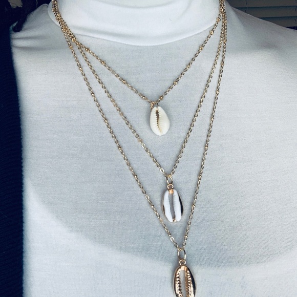 Layered Shell Necklace - Picture 2 of 3